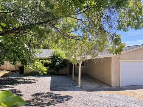 Exterior - 1026 Moss Creek Rd, Redding, CA 96003 photo 2 of 20