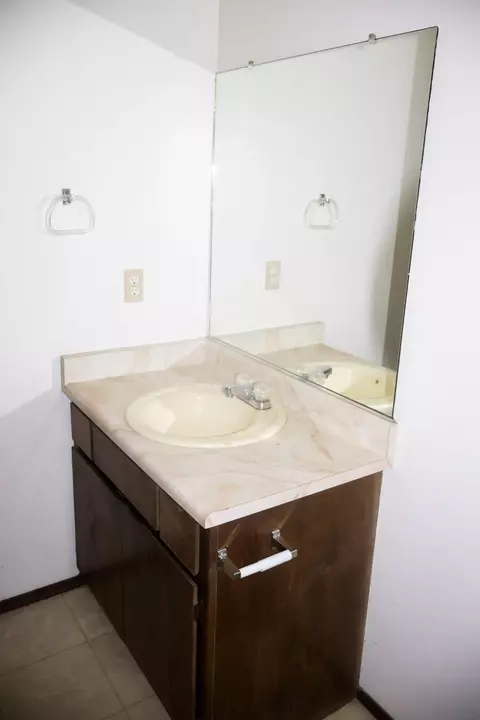 Bath - 1026 Moss Creek Rd, Redding, CA 96003 photo 1 of 4