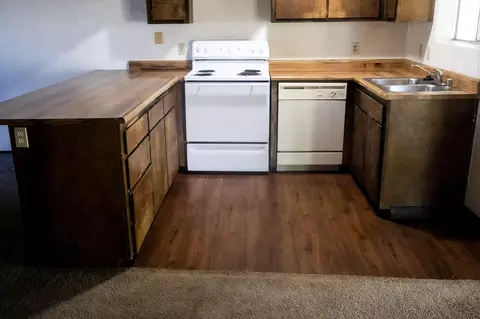 Kitchen - 1026 Moss Creek Rd, Redding, CA 96003 photo 5 of 5