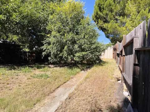Exterior - 1026 Moss Creek Rd, Redding, CA 96003 photo 11 of 20