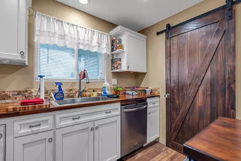 2010 Athens Ave, Redding, CA 96001 photo 9