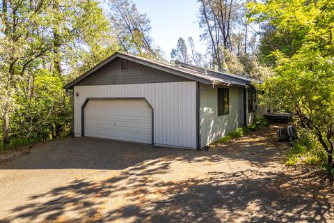 14311 Indian Acres Trl, Redding, CA 96003