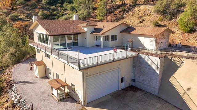 17833 Skyline Dr, Lakehead, CA 96051