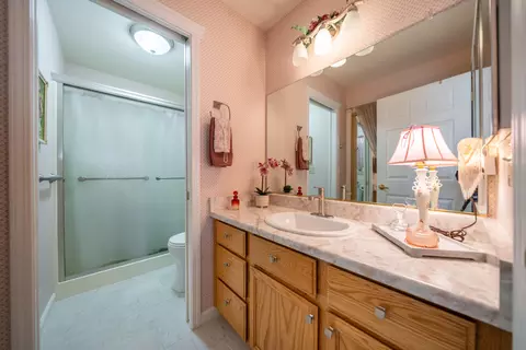 Bath - 302 Mammoth Path, Redding, CA 96003 photo 1 of 2