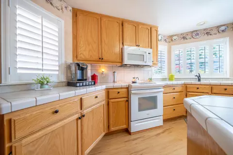 Kitchen - 302 Mammoth Path, Redding, CA 96003 photo 2 of 4