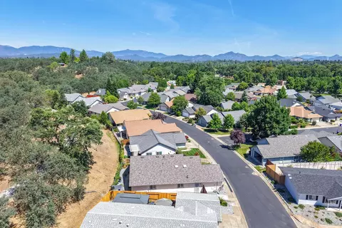 View/Area - 302 Mammoth Path, Redding, CA 96003 photo 8 of 9