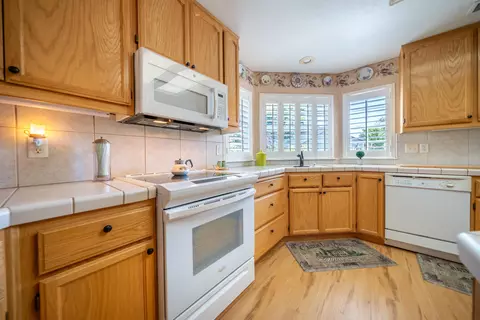 Kitchen - 302 Mammoth Path, Redding, CA 96003 photo 3 of 4