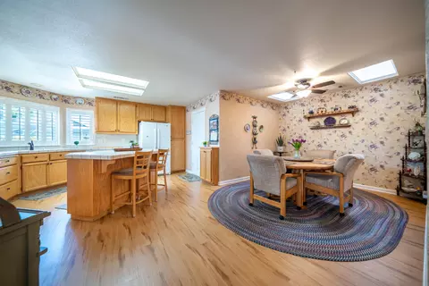 Dining - 302 Mammoth Path, Redding, CA 96003 photo 1 of 2