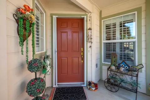 Entry Way - 302 Mammoth Path, Redding, CA 96003 photo 1 of 1