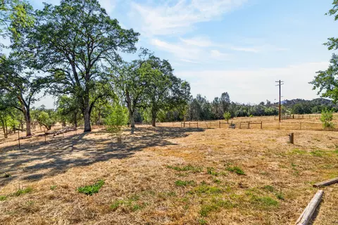 Exterior - 20019 Vernita Dr, Redding, CA 96003 photo 11 of 13