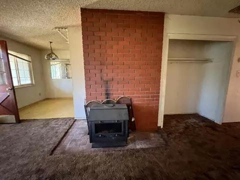 Living - 805 Christine Ave, Redding, CA 96003 photo 2 of 3