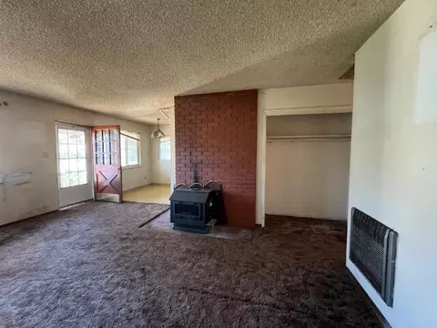 Living - 805 Christine Ave, Redding, CA 96003 photo 1 of 3