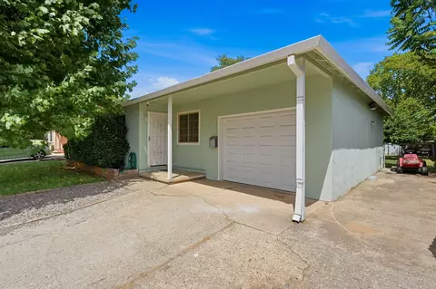 2425 Beverly Dr, Redding, CA 96002 photo 4