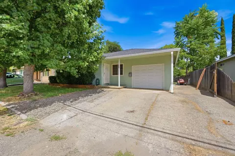 2425 Beverly Dr, Redding, CA 96002 photo 2