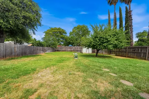 2425 Beverly Dr, Redding, CA 96002 photo 25