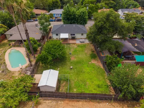 2425 Beverly Dr, Redding, CA 96002 photo 31