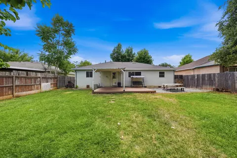 2425 Beverly Dr, Redding, CA 96002 photo 29
