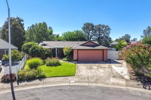 1075 Goodview Way, Redding, CA 96003