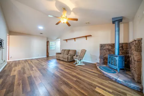 Living - 1075 Goodview Way, Redding, CA 96003 photo 2 of 3