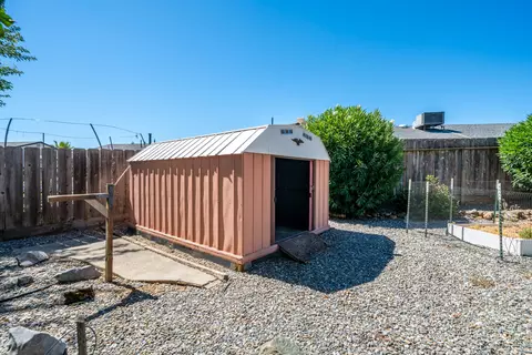 Exterior - 1075 Goodview Way, Redding, CA 96003 photo 11 of 18