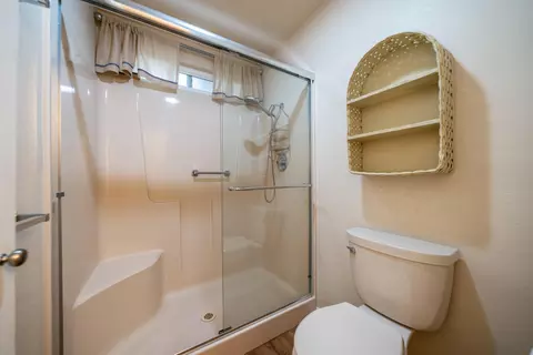 Bath - 1075 Goodview Way, Redding, CA 96003 photo 2 of 3
