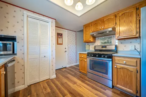 Kitchen - 1075 Goodview Way, Redding, CA 96003 photo 3 of 3