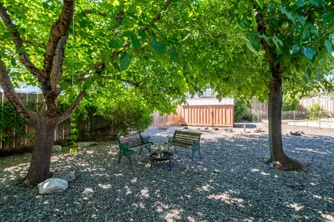 Exterior - 1075 Goodview Way, Redding, CA 96003 photo 7 of 18