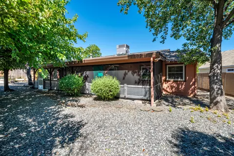 Exterior - 1075 Goodview Way, Redding, CA 96003 photo 10 of 18