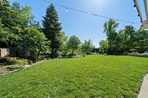Exterior - 2945 Forest Hills Dr, Redding, CA 96002 photo 7 of 21