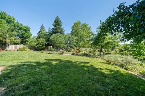 Exterior - 2945 Forest Hills Dr, Redding, CA 96002 photo 16 of 21
