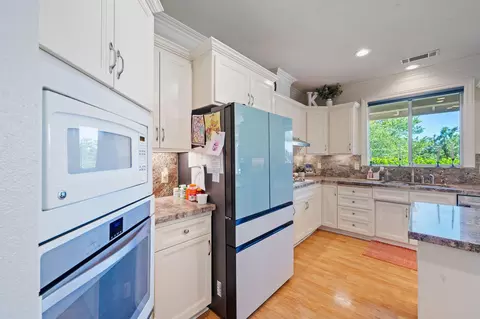 Kitchen - 2945 Forest Hills Dr, Redding, CA 96002 photo 7 of 8