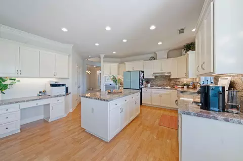 Kitchen - 2945 Forest Hills Dr, Redding, CA 96002 photo 2 of 8