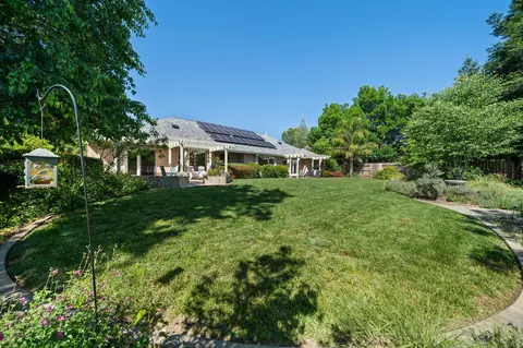 Exterior - 2945 Forest Hills Dr, Redding, CA 96002 photo 15 of 21
