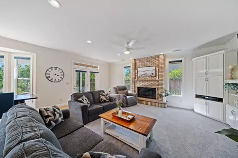 Living - 2945 Forest Hills Dr, Redding, CA 96002 photo 2 of 5