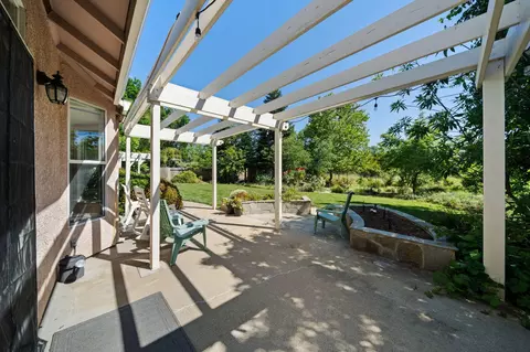 Exterior - 2945 Forest Hills Dr, Redding, CA 96002 photo 3 of 21