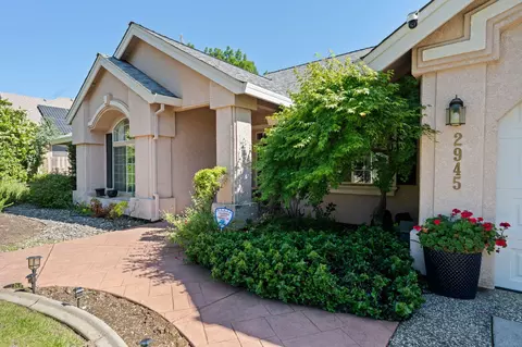Exterior - 2945 Forest Hills Dr, Redding, CA 96002 photo 2 of 21