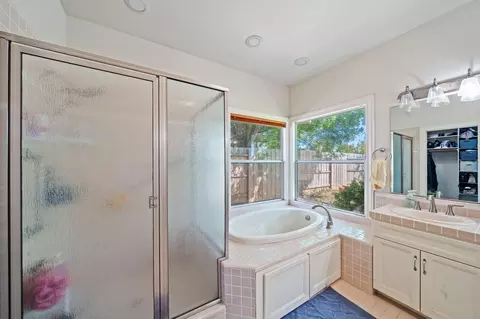 Bath - 2945 Forest Hills Dr, Redding, CA 96002 photo 2 of 5