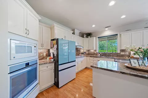 Kitchen - 2945 Forest Hills Dr, Redding, CA 96002 photo 6 of 8