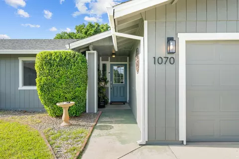 1070 Dara Ct, Redding, CA 96003