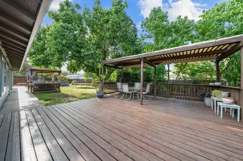 Exterior - 1070 Dara Ct, Redding, CA 96003 photo 3 of 12
