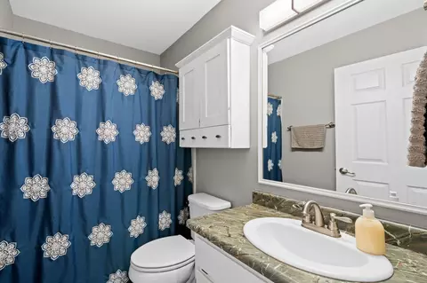 Bath - 1070 Dara Ct, Redding, CA 96003 photo 5 of 5