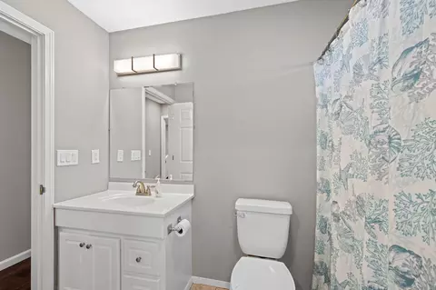 Bath - 1070 Dara Ct, Redding, CA 96003 photo 4 of 5