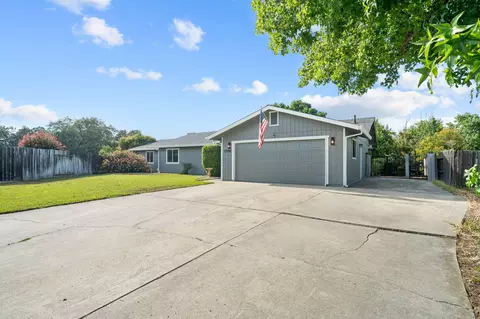 Exterior - 1070 Dara Ct, Redding, CA 96003 photo 11 of 12