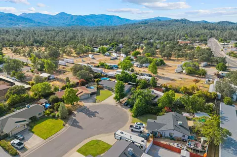 View/Area - 1070 Dara Ct, Redding, CA 96003 photo 2 of 3