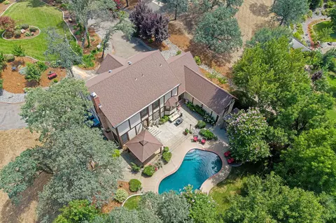 View/Area - 2990 Forest Hills Dr, Redding, CA 96002 photo 2 of 9