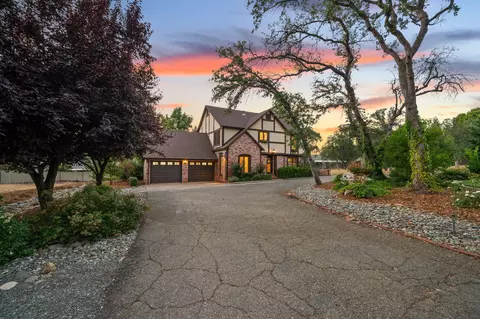 Exterior - 2990 Forest Hills Dr, Redding, CA 96002 photo 10 of 20