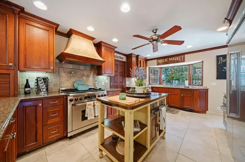 Kitchen - 2990 Forest Hills Dr, Redding, CA 96002 photo 4 of 8