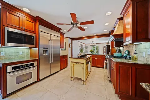 Kitchen - 2990 Forest Hills Dr, Redding, CA 96002 photo 7 of 8