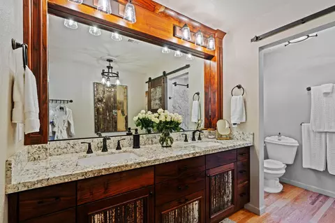 Bath - 2990 Forest Hills Dr, Redding, CA 96002 photo 3 of 7