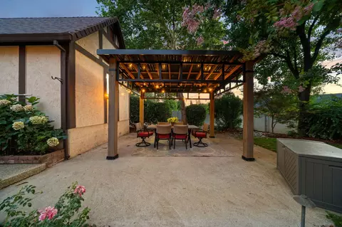 Exterior - 2990 Forest Hills Dr, Redding, CA 96002 photo 7 of 20